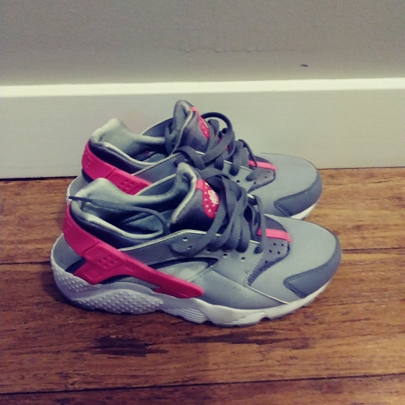 Nike Huarache 6Y Sneakers - Picture 3 of 3
